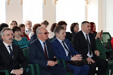 Владимир Окшин поздравил работников культуры